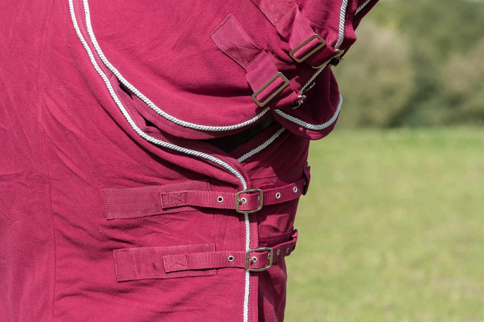 Fleece Rug With Neck Cover - Burgundy - VALEQ